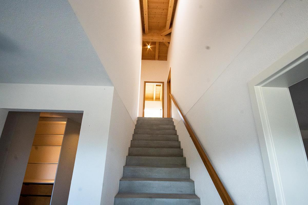 Rarität! Exklusives, neuwertiges Einfamilienhaus in traumhafter Wohnlage von Albstadt-Laufen! - Treppenaufgang