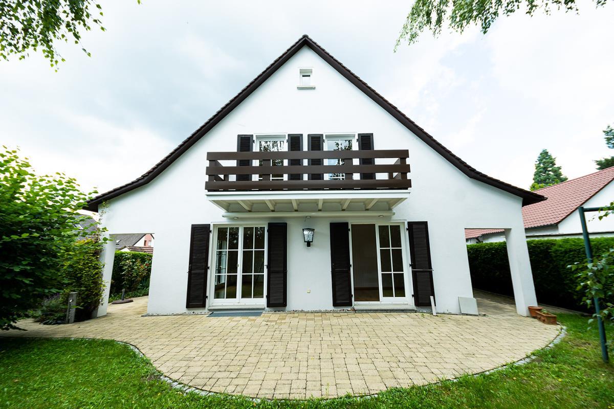 Herrschaftliches Einfamilienhaus mit großem Grundstück in Böblingen-Dagersheim! - Rückansicht