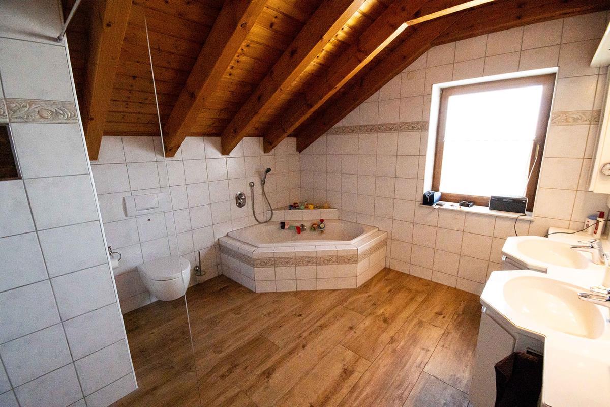 Traumhaftes Einfamilienhaus in Top-Lage von Balingen-Weilstetten! - Tageslichtbad