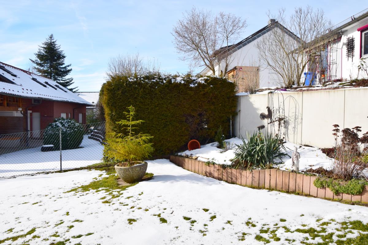 Traumhaftes Einfamilienhaus mit Doppelgarage in sonniger Lage von Jungingen! - Gartenbereich