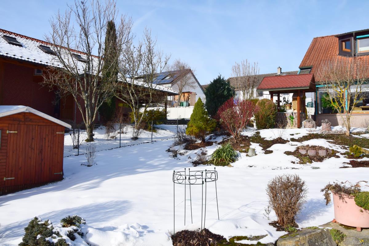 Traumhaftes Einfamilienhaus mit Doppelgarage in sonniger Lage von Jungingen! - Gartenbereich