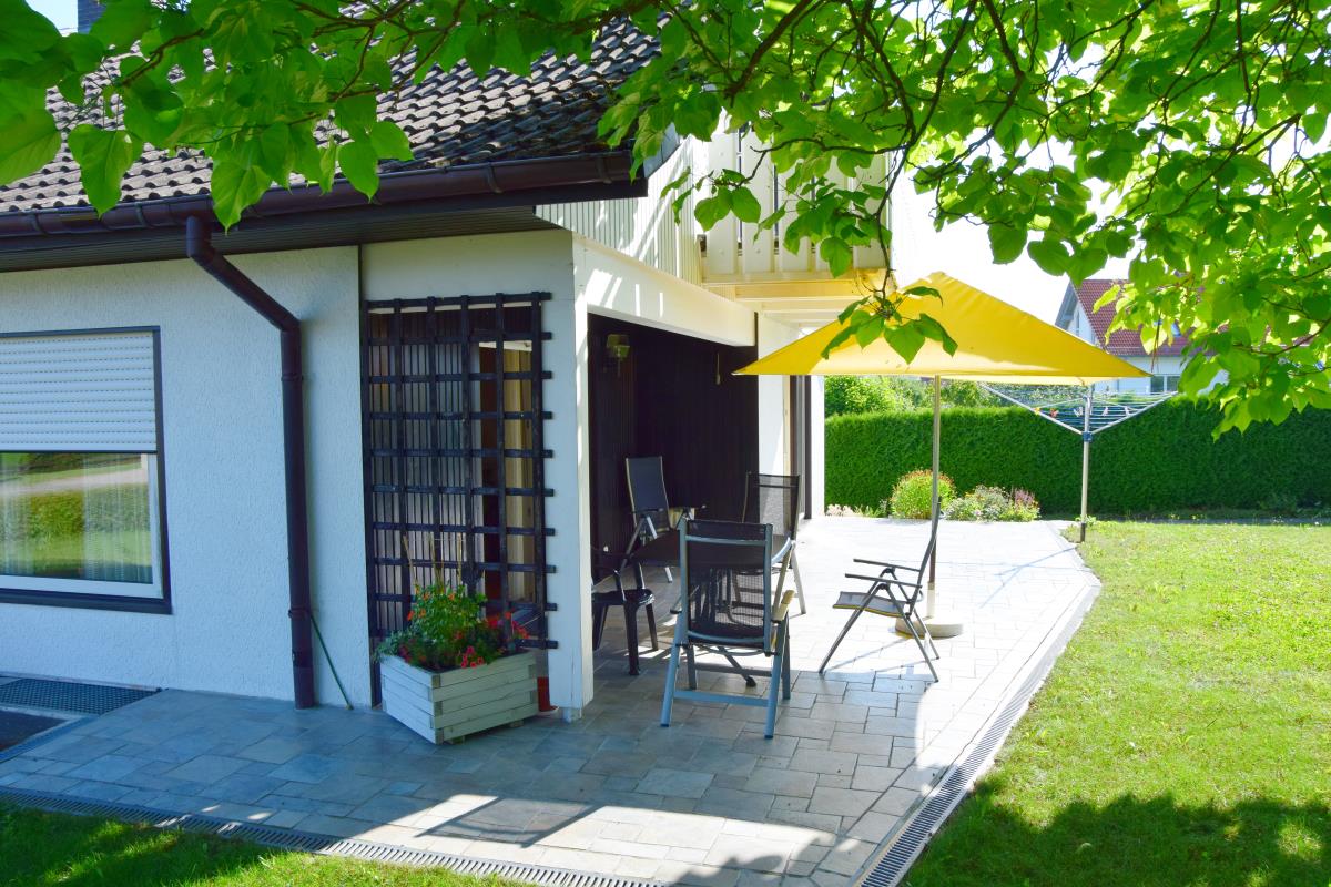 Seltene Gelegenheit! Traumhaftes Einfamilienhaus in Top-Lage von Balingen-Weilstetten! - Terrassenbereich