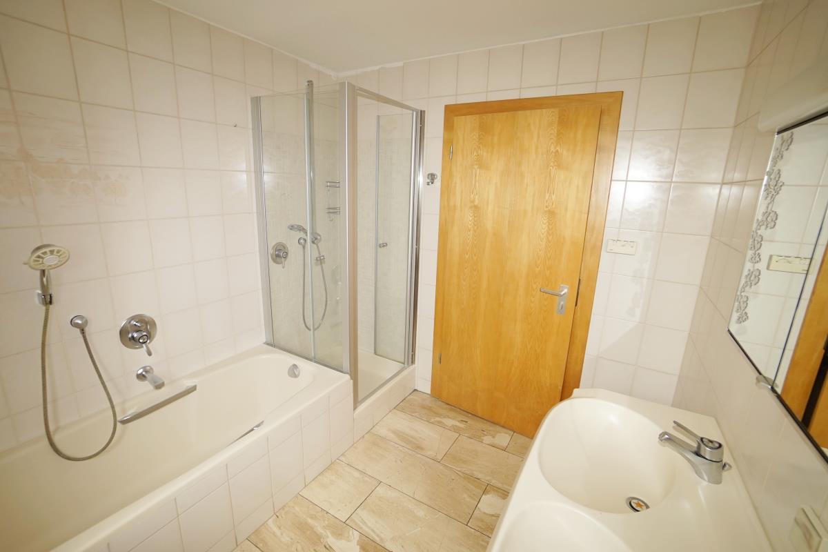 Großzügiges Ein-/Zweifamilienhaus mit viel Potential in Dormettingen! - Tageslichtbad