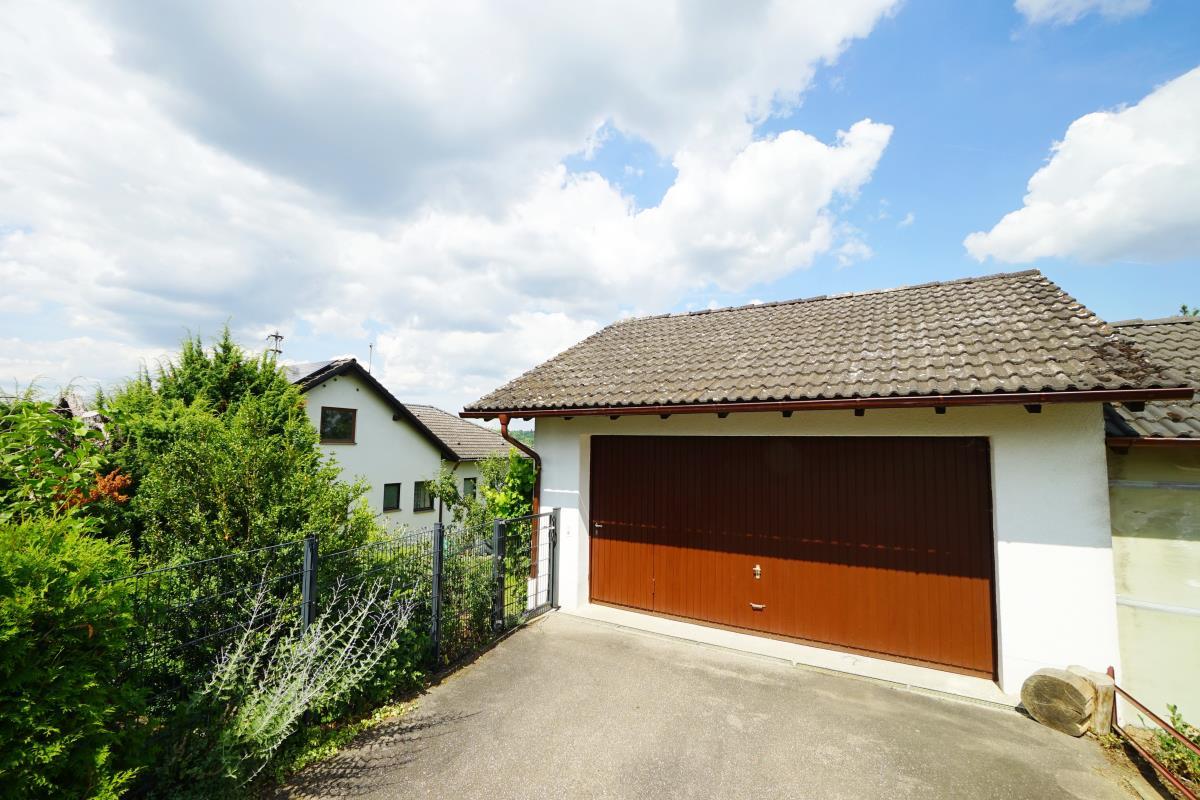 Traumhaftes Einfamilienhaus mit sagenhaftem Grundstück in Aussichtslage von Rosenfeld-Isingen! - Garage