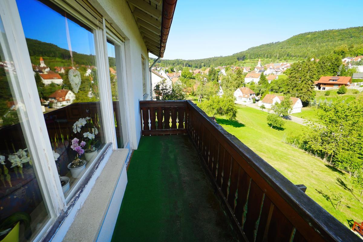 Fantastische Ortsrandlage! Sonniges Einfamilienhaus mit traumhafter Aussicht in Balingen-Streichen! - Balkonbereich