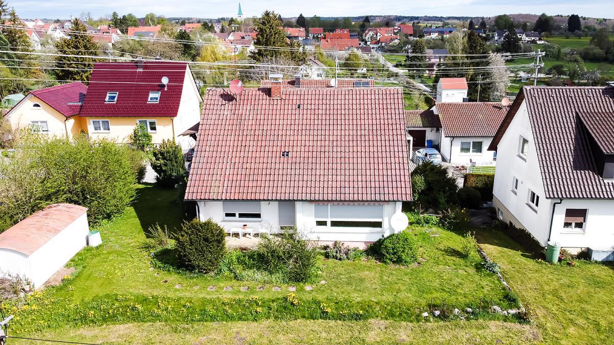 Saniertes Einfamilienhaus mit Garage in sonniger Wohnlage von Winterlingen! - Rückansicht