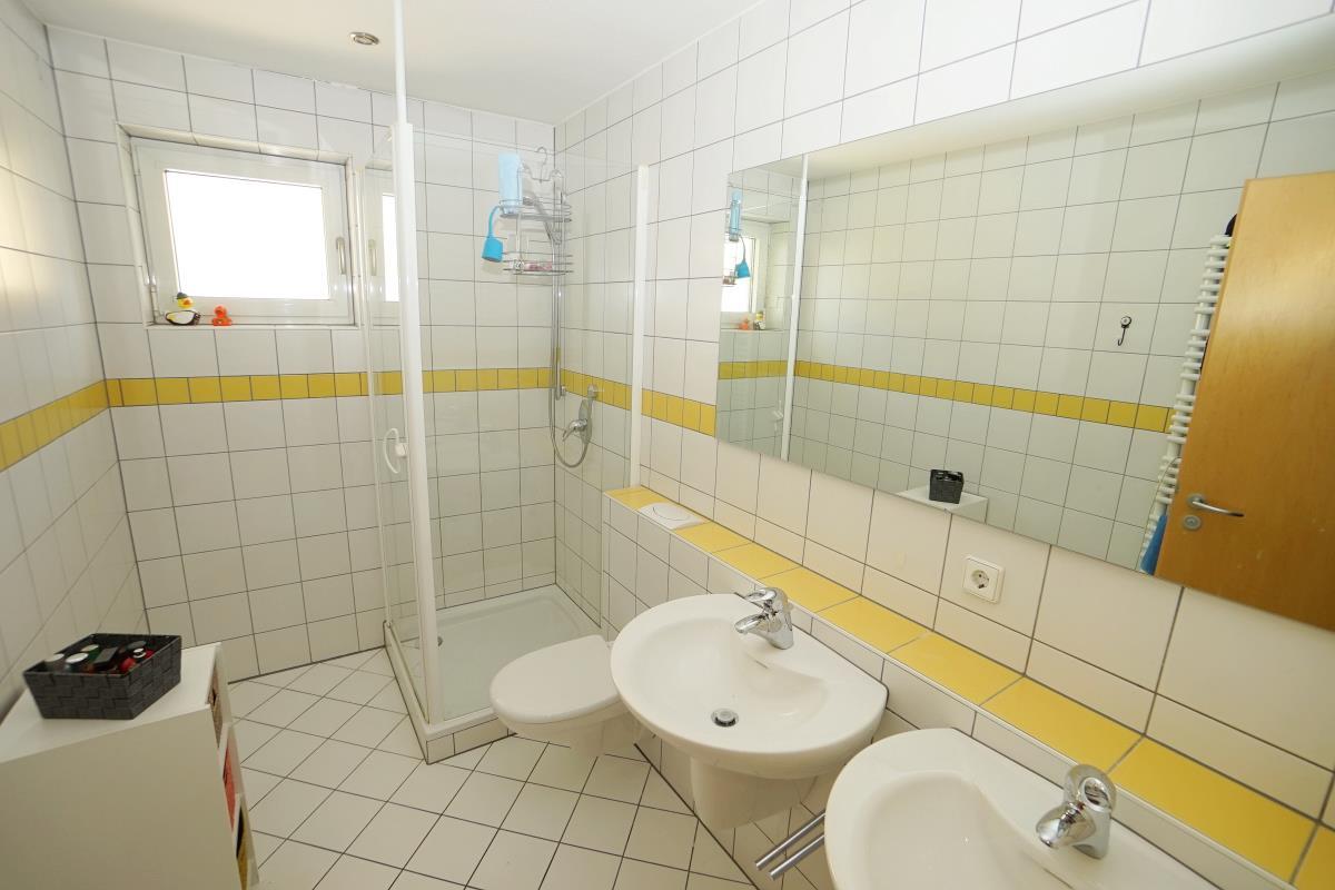 Seltene Gelegenheit! Repräsentatives Einfamilienhaus in beliebter Wohnlage von Balingen! - Badezimmer OG