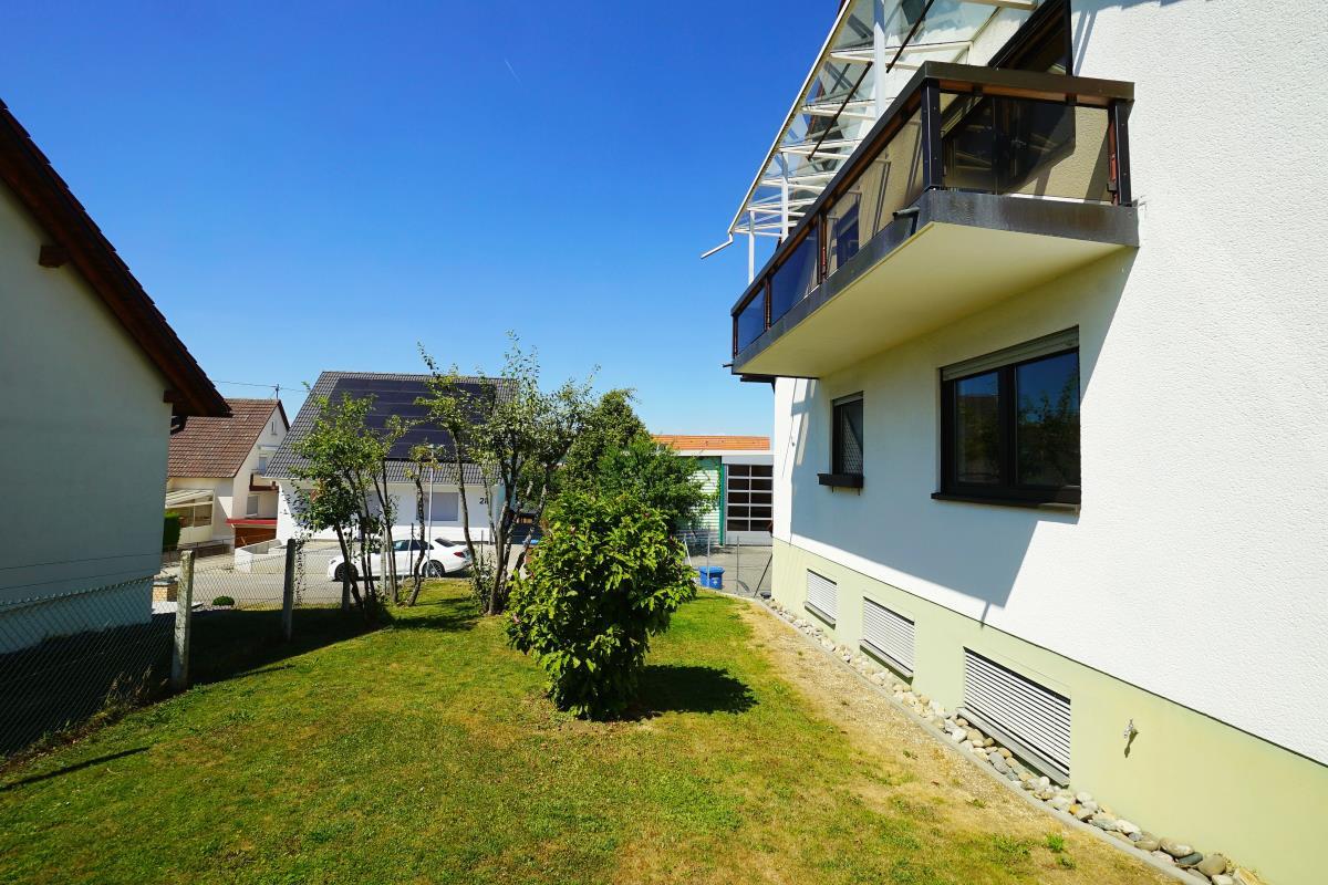 Traumhaftes, sonniges Einfamilienhaus mit großem Grundstück in ruhiger Lage von Geislingen! - Seitenansicht
