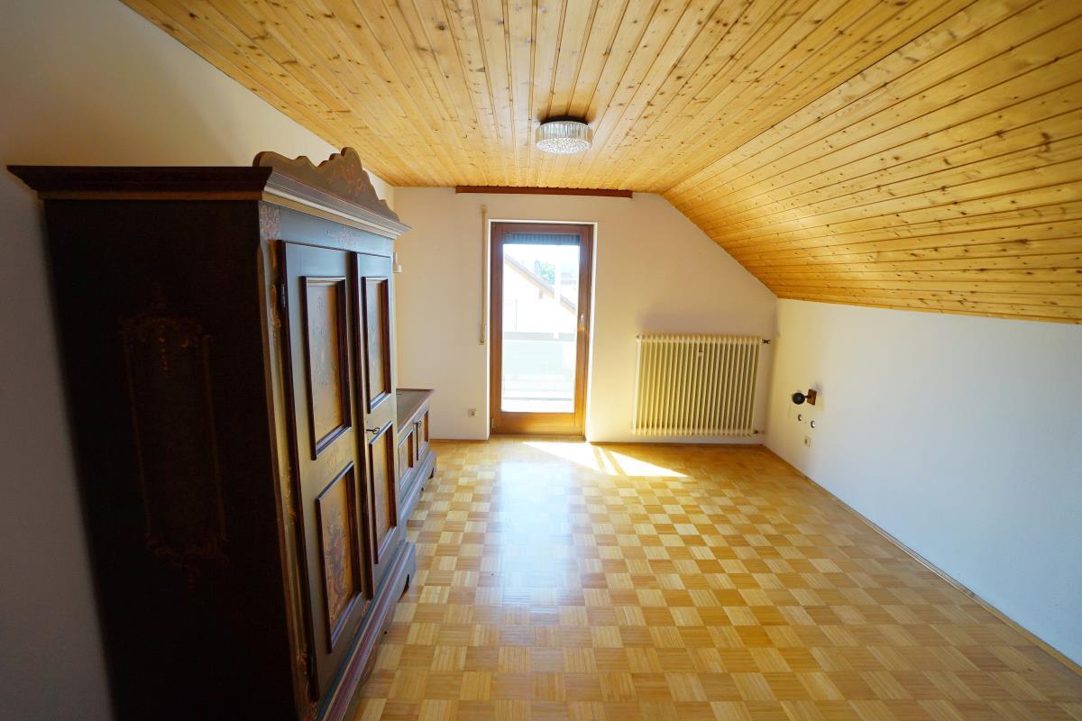 Traumhaftes, sonniges Einfamilienhaus mit großem Grundstück in ruhiger Lage von Geislingen! - Kinderzimmer