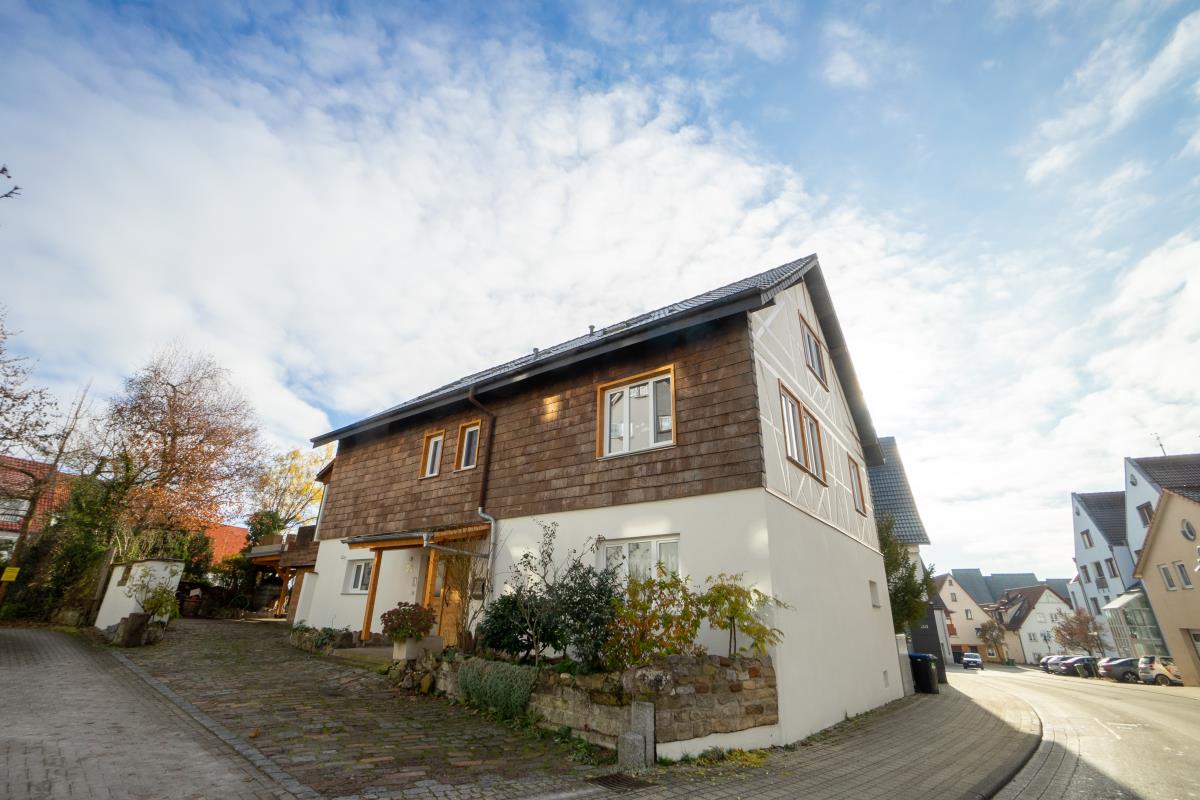 Hochwertiges, saniertes Einfamilienhaus in zentraler Lage von Rottenburg-Ergenzingen! - Frontansicht