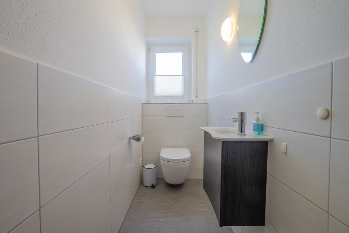 Traumhaftes, sonniges Einfamilienhaus in ruhiger, beliebter Wohnlage von Balingen-Frommern! - Separates WC