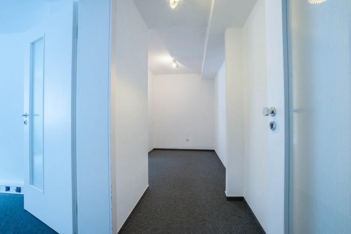 Attraktive, großzügige Büroräume im Balinger Stadtzentrum! - Flurbereich