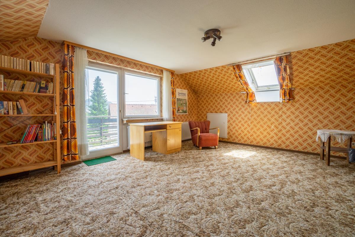 Traumhaftes, sonniges Einfamilienhaus in ruhiger, beliebter Wohnlage von Balingen-Frommern! - Kinderzimmer DG