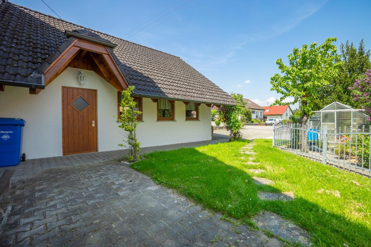 Traumhaftes, sonniges Einfamilienhaus in Top-Wohnlage von Balingen-Heselwangen! - Hauszugang