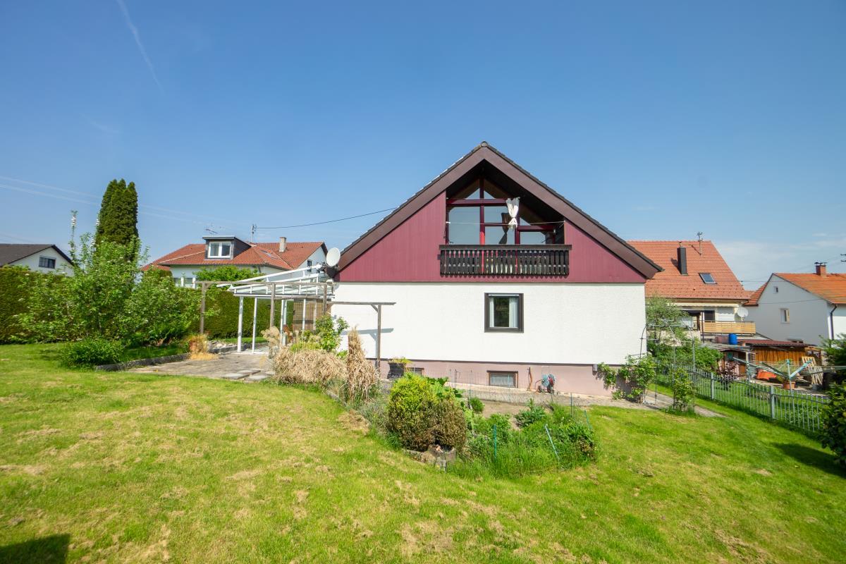 Traumhaftes, sonniges Einfamilienhaus in Top-Wohnlage von Balingen-Heselwangen! - Rückansicht