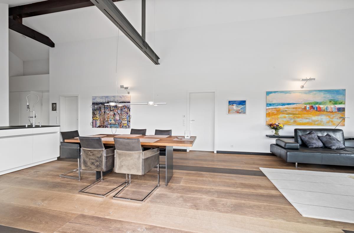 Exklusive, moderne Penthouse-Wohnung mit beeindruckender Raumhöhe in Balingen-Frommern! - Wohn-/Essbereich