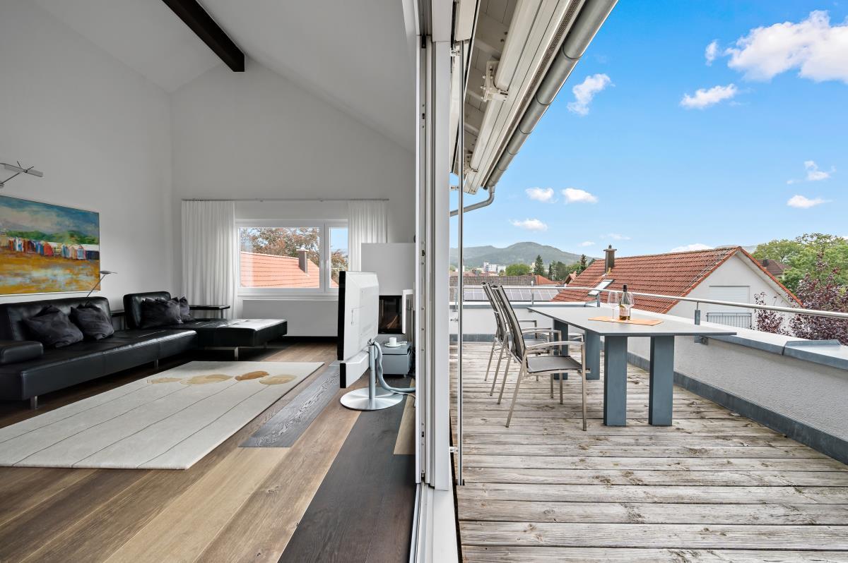 Exklusive, moderne Penthouse-Wohnung mit beeindruckender Raumhöhe in Balingen-Frommern! - Wohnbereich