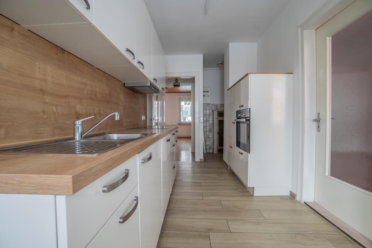 Solides Zwei-/Dreifamilienhaus in ruhiger, zentrumsnaher Wohnlage von Albstadt-Ebingen! - Küchenbereich OG