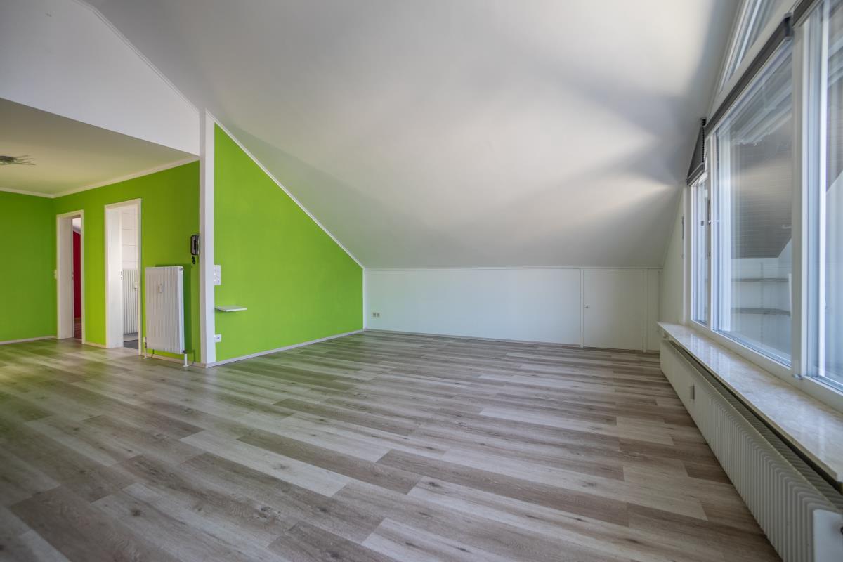 Moderne Studiowohnung mit hochw. Einbauküche und Garage in begehrter Wohnlage! - Wohnbereich