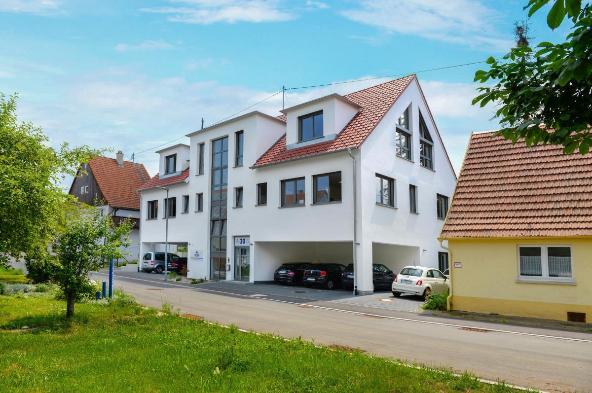 Moderne, hochwer­tige Büro-/Gewer­be­fläche in Balingen-Erzingen!, 72336 Balingen, Bürohaus